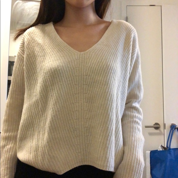Uniqlo Sweaters - Uniqlo Cashmere & Wool blend v neck sweater